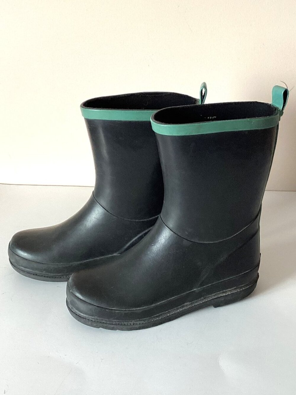 Ripzone Kids Waterproof Rubber Rain Boots Has Pull Tab Size 12 Kids Footwear